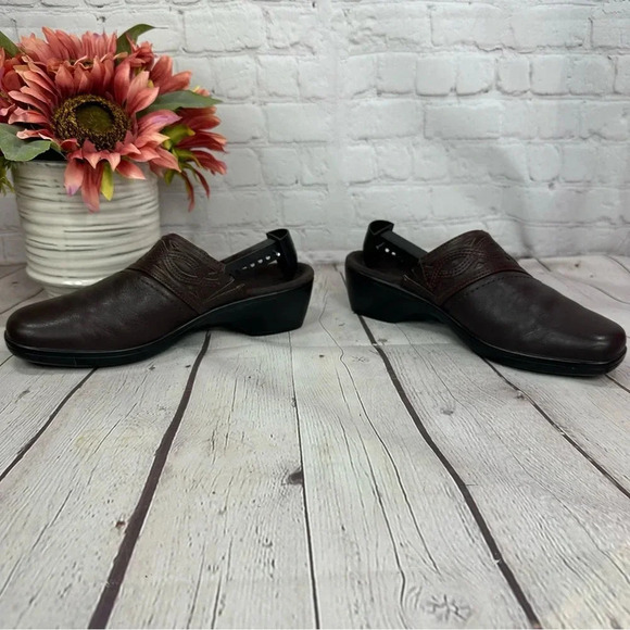 clarks bendables  brown clogs mules may oval leather sz 8 - Picture 3 of 10